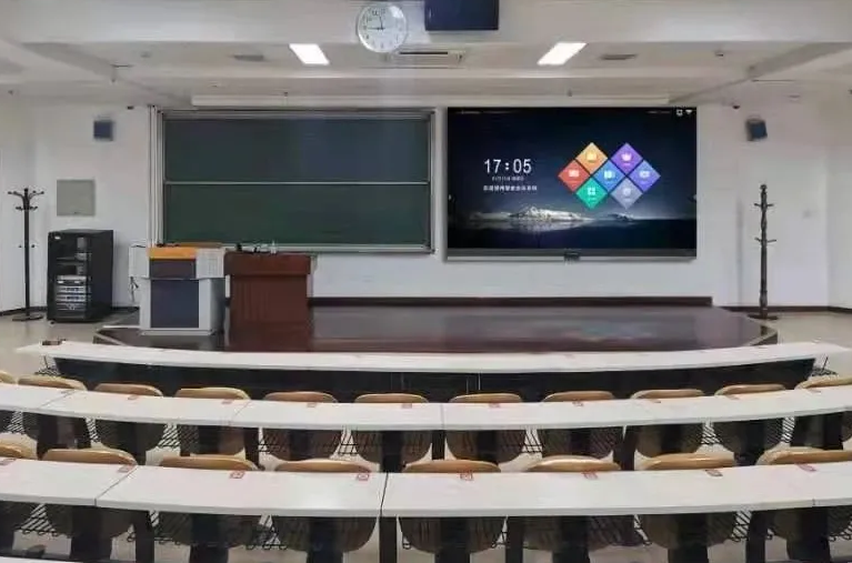 LED顯示屏替代傳統(tǒng)投影，大學(xué)“智慧教室”全面進(jìn)階 鄭州LED全彩顯示屏