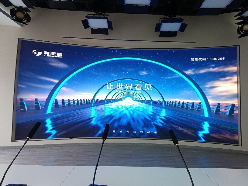 擁抱未來(lái)：探秘室內(nèi)LED顯示屏多功能應(yīng)用在室內(nèi)空間的壯闊舞臺(tái)